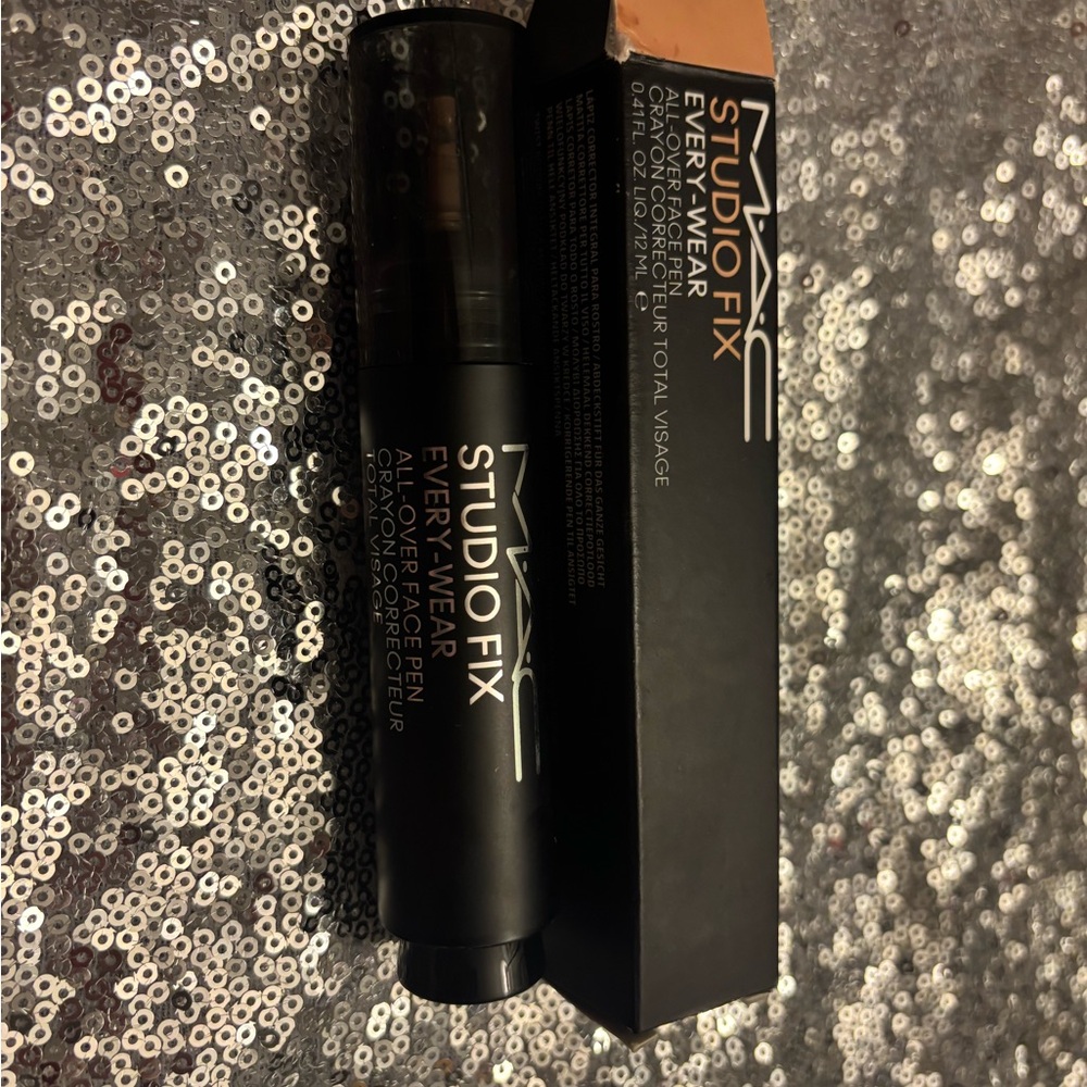 MAC Cosmetics Studio Fix All-Over Face Pen - Picture 4 of 4
